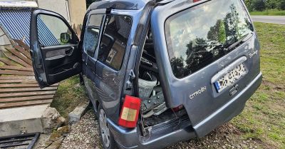 Wypadł z drogi, uderzył w drzewo i ściął ogrodzenie. Był kompletnie pijany